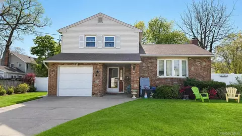 42 Kenwood Ave, Massapequa, NY 11758