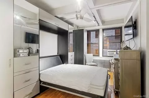 457 W 57th St #308, New York, NY 10019