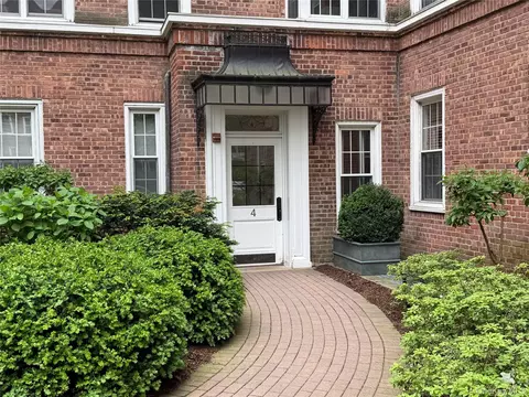 4 Midland Gdns #3J, Bronxville, NY 10708