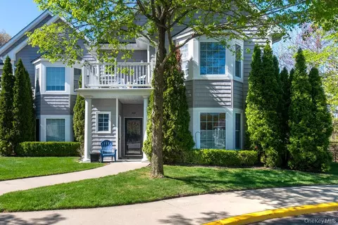 405 Okeefe Ct, Oakdale, NY 11769
