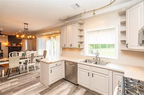 Kitchen - 1 Starlight Path, Wallkill, NY 12589 photo 2 of 2