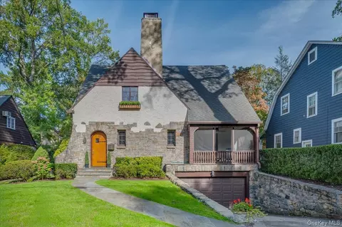 15 Kingsbury Rd, New Rochelle, NY 10804