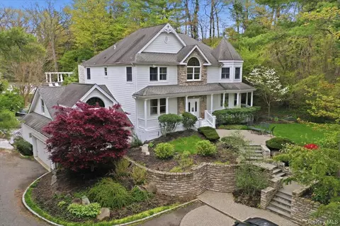 9 Godfrey Ln, Huntington, NY 11743