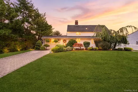 55 Duckpond Dr N, Wantagh, NY 11793
