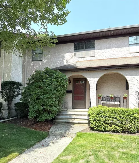 164 Somerset Dr, Ramapo, NY 10901