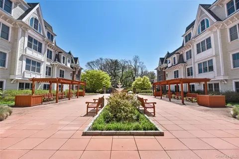 225 Stanley Ave #316, Mamaroneck, NY 10543