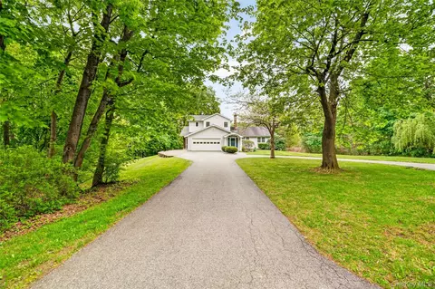 24 Overlook Dr, Pawling, NY 12564