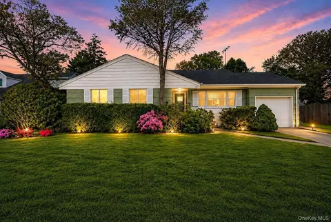 432 Maryland Ave, Freeport, NY 11520