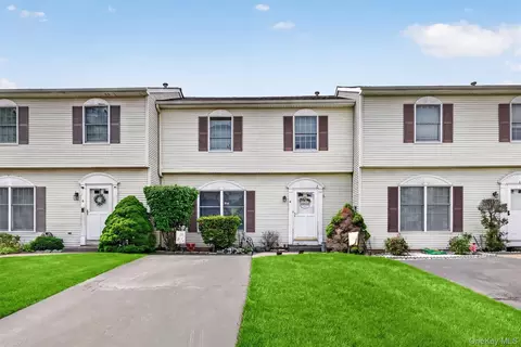 4 Strack Ct, West Haverstraw, NY 10993