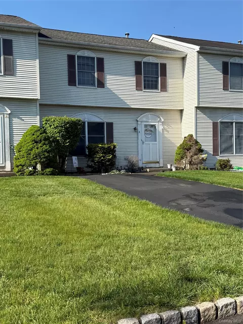 4 Strack Ct, West Haverstraw, NY 10993