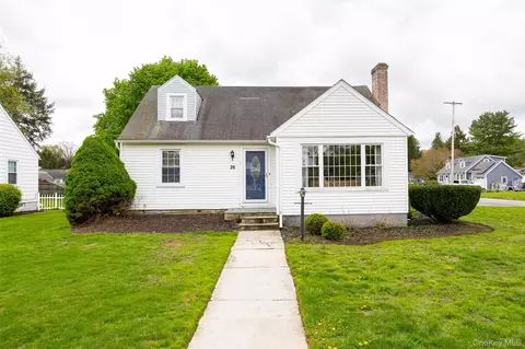 26 Crumwold Pl, Hyde Park, NY 12538