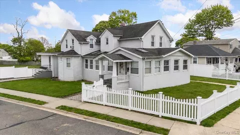 38 Wall St, Farmingdale, NY 11735
