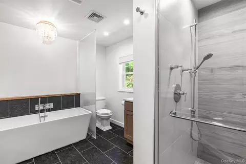 Bath - 34 Davis Ave, Rye, NY 10580 photo 2 of 4