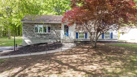 25 Mcallister Dr, La Grange, NY 12569