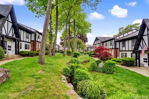 129 Parkside Dr, Ramapo, NY 10901