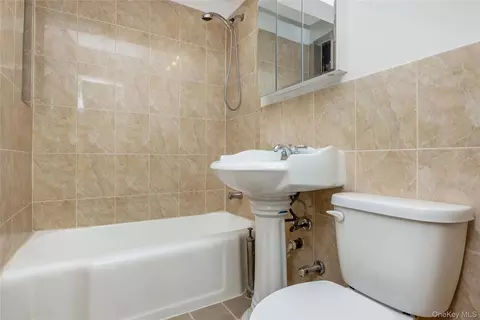 Bath - 150-10 71st Ave #2K, New York, NY 11367 photo 1 of 1