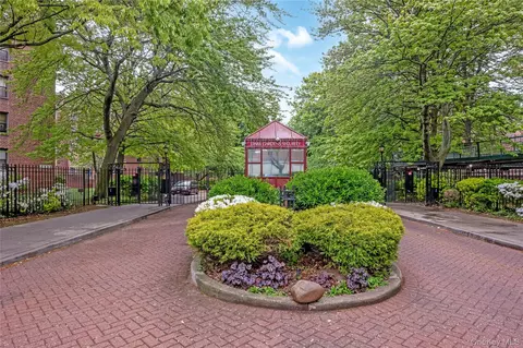 150-10 71st Ave #2K, New York, NY 11367