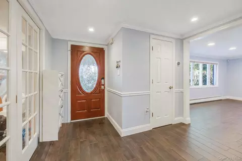 Entry Way - 8 Elder Dr, Commack, NY 11725 photo 2 of 3