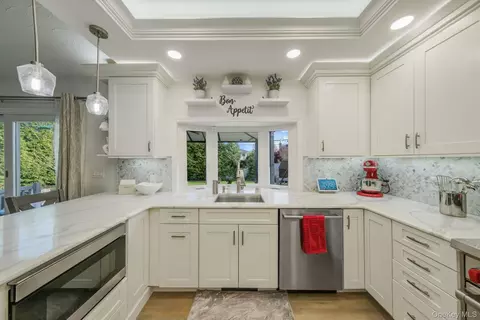 Kitchen - 8 Elder Dr, Commack, NY 11725 photo 4 of 5