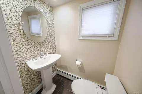 Bath - 8 Elder Dr, Commack, NY 11725 photo 1 of 4