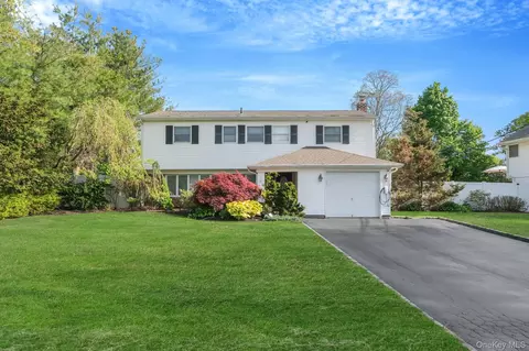 8 Elder Dr, Commack, NY 11725