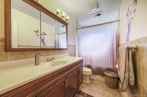 Bath - 8 Elder Dr, Commack, NY 11725 photo 2 of 4