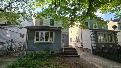 89-35 239th St, New York, NY 11426