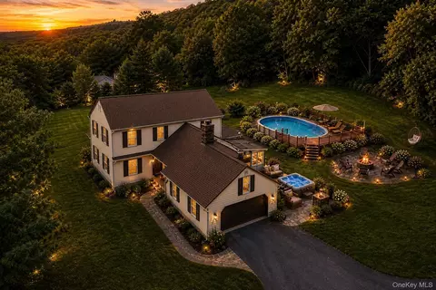 4 Debbie Ct, Chester, NY 10918