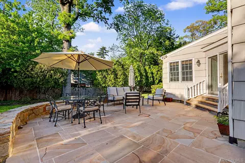 Exterior - 4 Clark Ln, Rye, NY 10580 photo 4 of 5