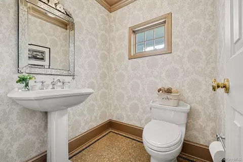 Bath - 4 Clark Ln, Rye, NY 10580 photo 1 of 4