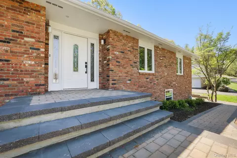 1 Edsam Rd, Clarkstown, NY 10989