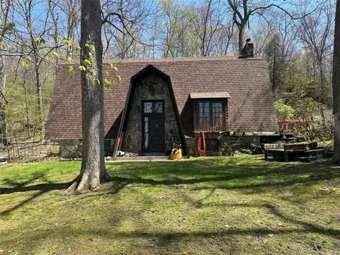 50 Dogwood Rd, East Fishkill, NY 12533