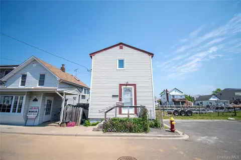 146 Beach Ave, Bellmore, NY 11710