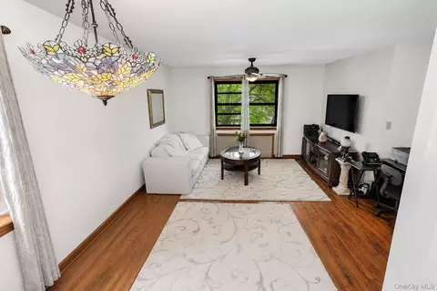 218-12 43rd Ave #2E, Bayside, NY 11361