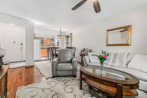 218-12 43rd Ave #2E, Bayside, NY 11361