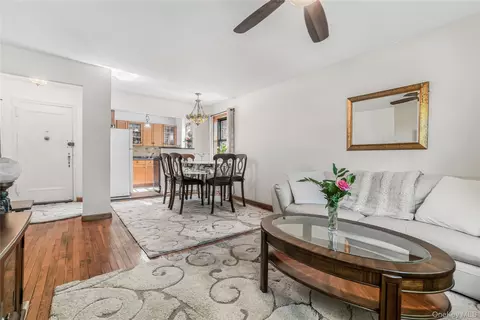 218-12 43rd Ave #2E, Bayside, NY 11361