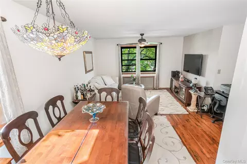 218-12 43rd Ave #2E, Bayside, NY 11361