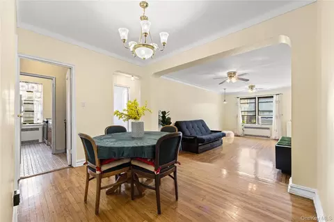 35-35 75th St #522, New York, NY 11372