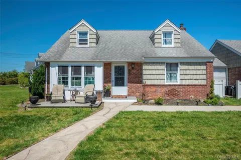95 Wheeler Ave, Valley Stream, NY 11580