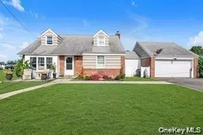 95 Wheeler Ave, Valley Stream, NY 11580