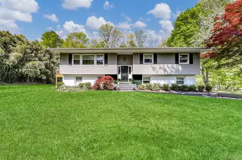 27 Hidden Valley Dr, Ramapo, NY 10901