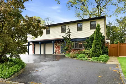 3 Tremont Ct, Huntington Station, NY 11746