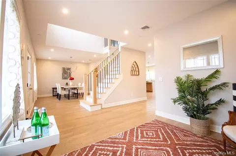 Entry Way - 3004 Harbor St, Baldwin, NY 11510 photo 3 of 7