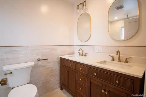 Bath - 3004 Harbor St, Baldwin, NY 11510 photo 3 of 4