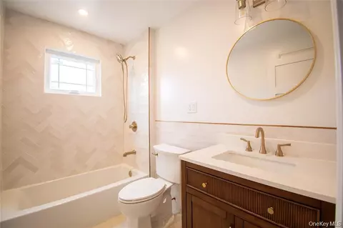 Bath - 3004 Harbor St, Baldwin, NY 11510 photo 2 of 4