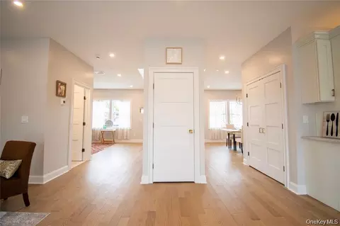 Entry Way - 3004 Harbor St, Baldwin, NY 11510 photo 4 of 7
