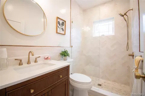 Bath - 3004 Harbor St, Baldwin, NY 11510 photo 1 of 4
