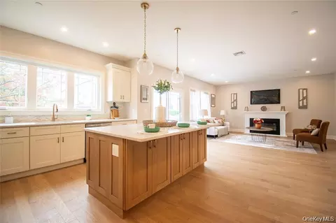 Kitchen - 3004 Harbor St, Baldwin, NY 11510 photo 4 of 5