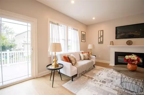 Living - 3004 Harbor St, Baldwin, NY 11510 photo 4 of 6