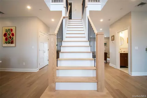 Entry Way - 3004 Harbor St, Baldwin, NY 11510 photo 2 of 7
